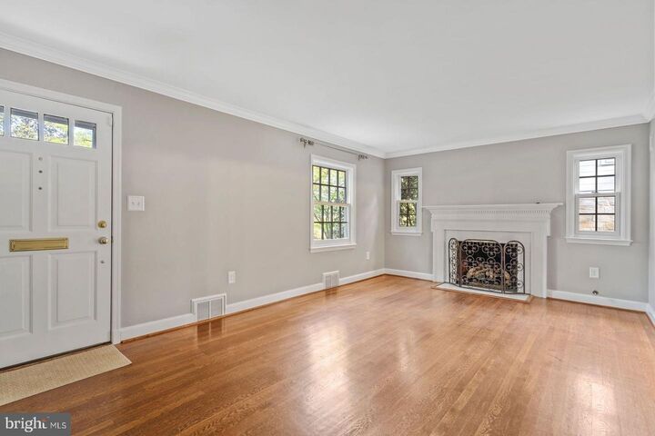 Property Photo:  1616 N Harrison Street  VA 22205 