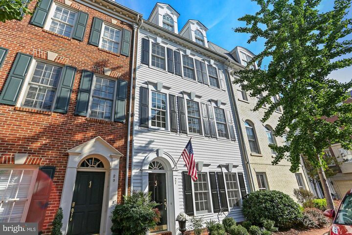 Property Photo:  27 Alexander Street  VA 22314 