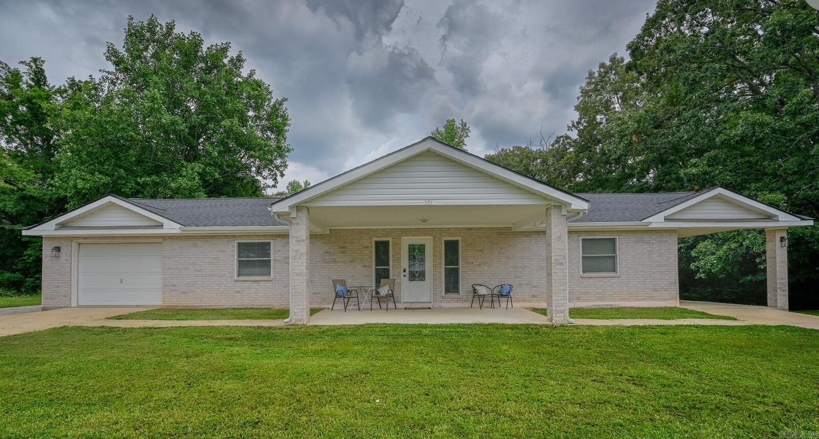 Property Photo:  301 Bixler  AR 71953 