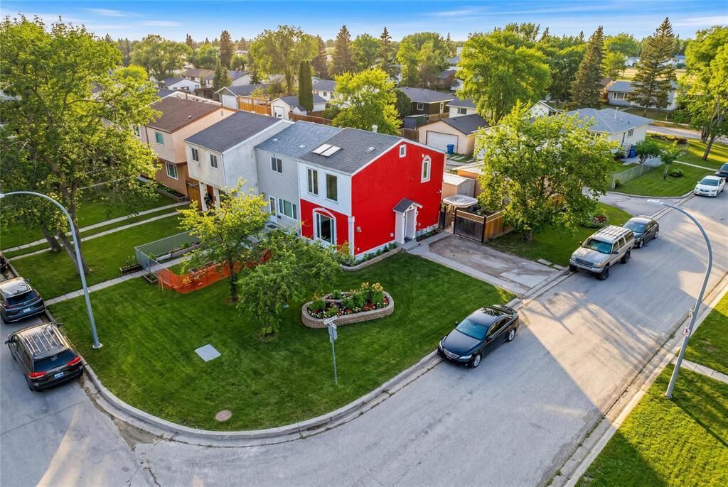 Property Photo:  85 Gendreau Avenue  MB R3V 1B6 