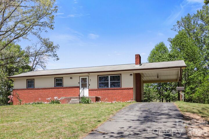 Property Photo:  41 Hartshorn Drive  NC 28715 