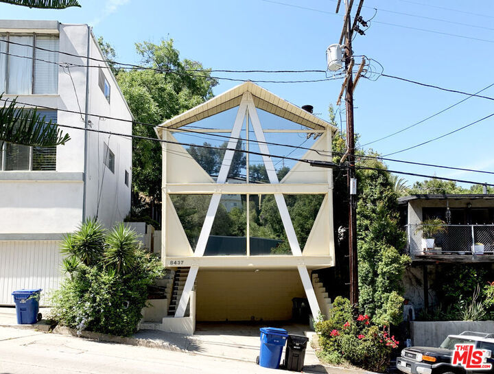 Property Photo:  8437 Ridpath Dr  CA 90046 