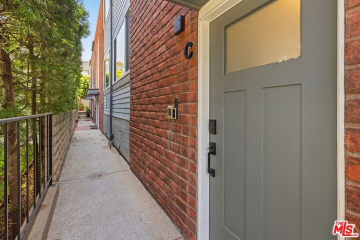 Property Photo:  2613 6th St  CA 90405 
