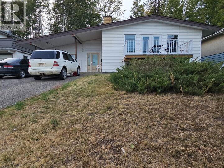 5113 47 Avenue Northwest — photo 1