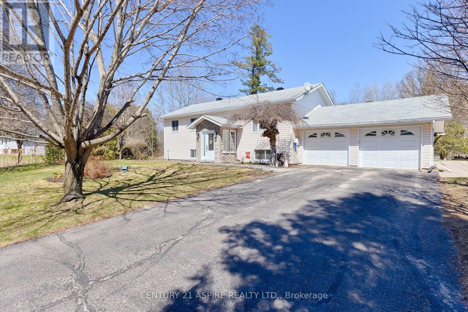 Property Photo:  8 Ridge Drive  ON K8A 6W2 