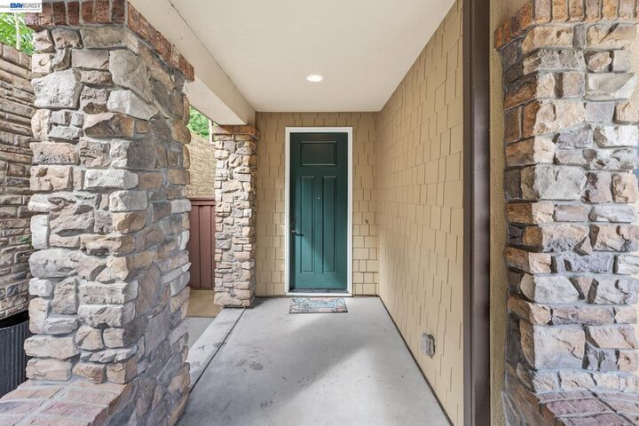 Property Photo:  6862 Baird St  CA 94568 