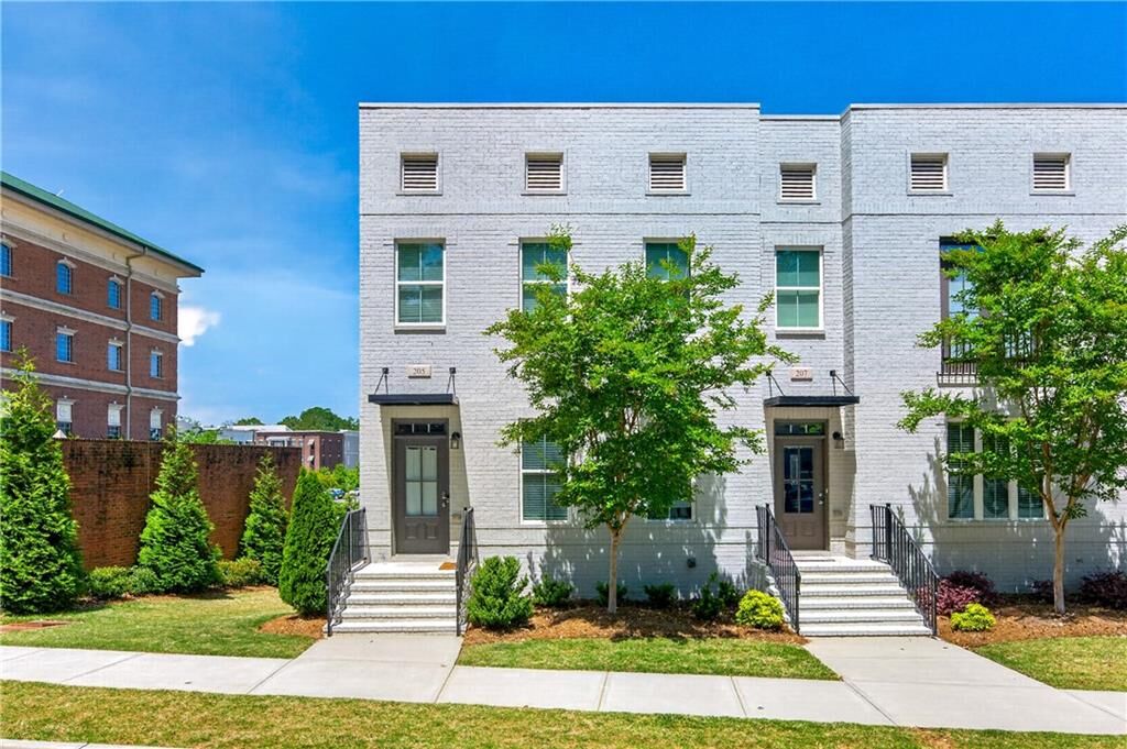Property Photo: 205 Nash Street GA 30046