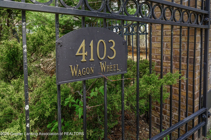 Property Photo:  4103 Wagon Wheel Lane  MI 48917 