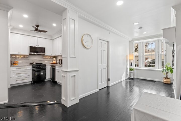 Property Photo:  91 Coles St 1  NJ 07302 