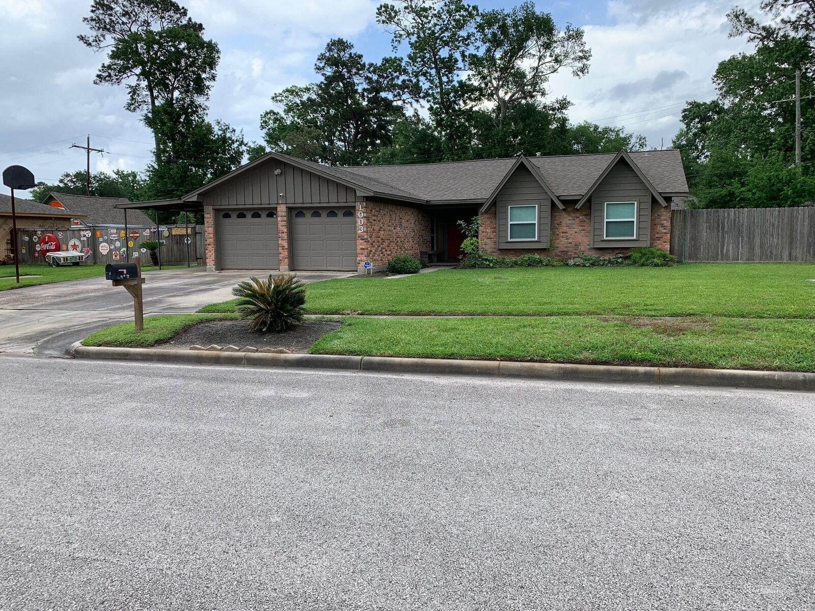Property Photo:  1003 Timber Hill Drive  TX 77301 