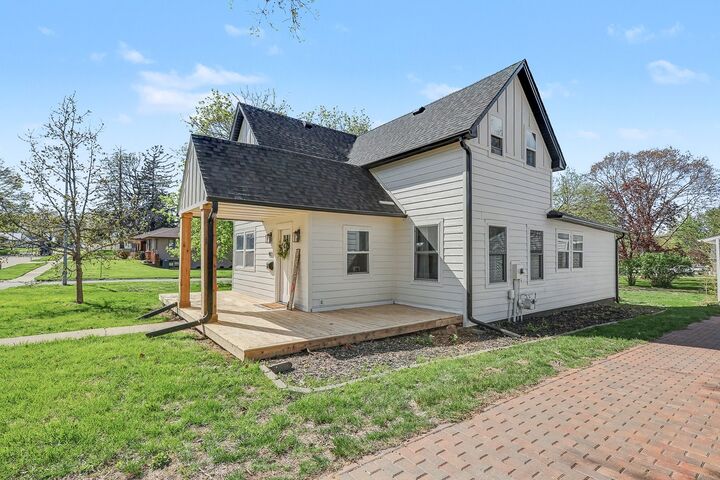 Property Photo:  902 Lincoln Street  IA 50219 
