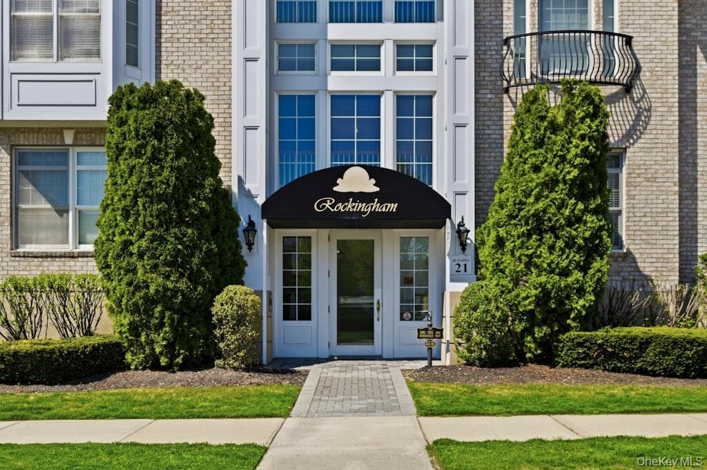 Property Photo:  923 Roosevelt Way  NY 11590 