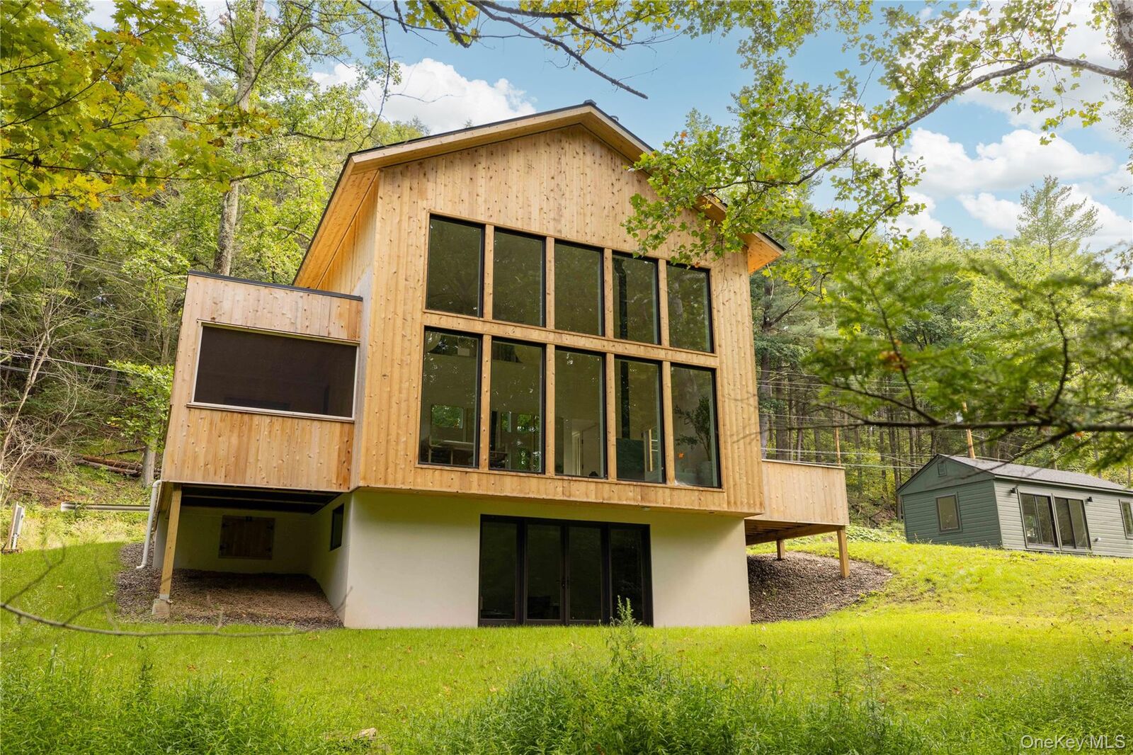 Property Photo:  332 Mohonk Road  NY 12440 