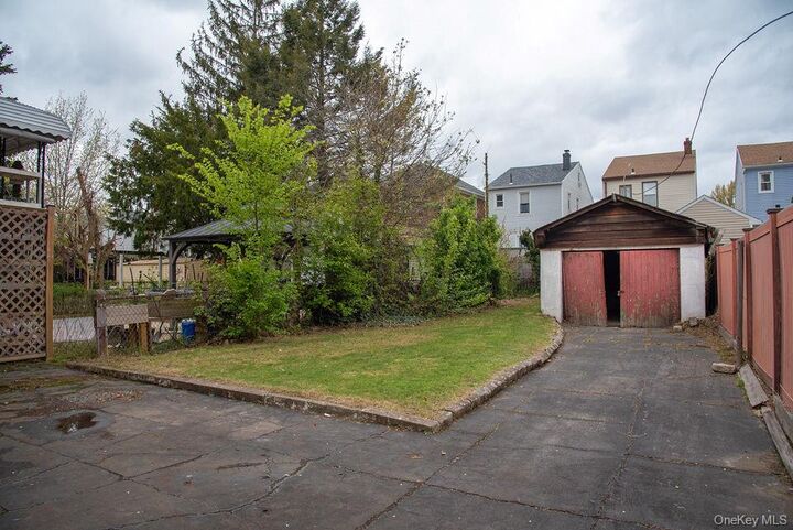 Property Photo:  2931 Coddington Avenue  NY 10461 