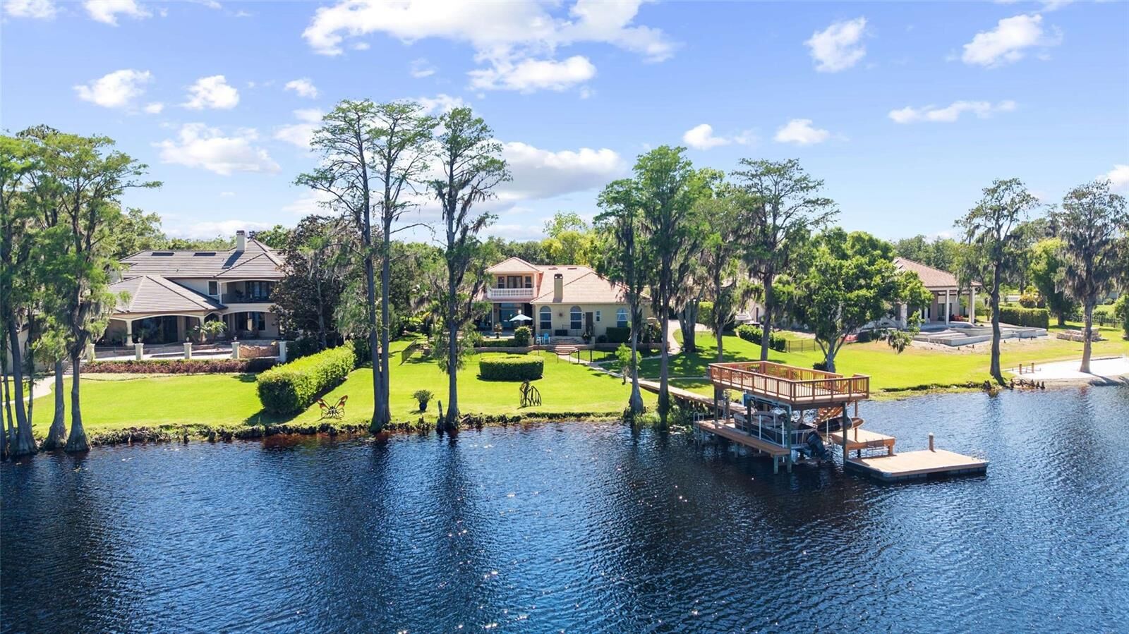 Property Photo:  9901 Menander Wood Court  FL 33556 