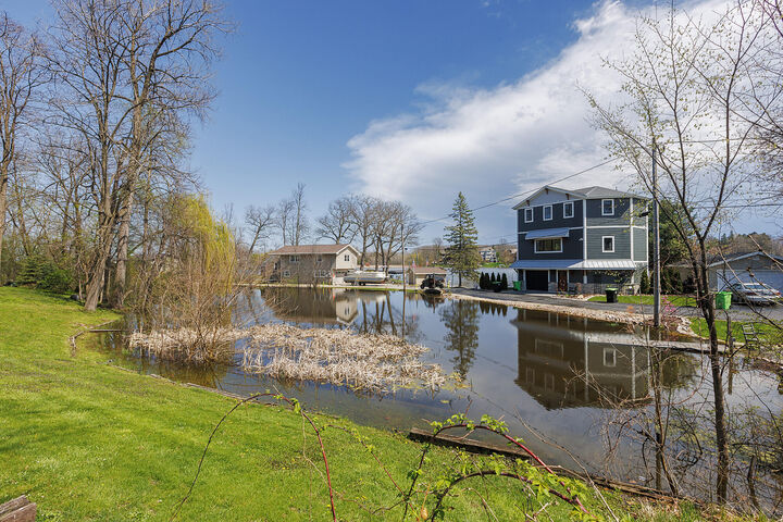 Property Photo:  29134 White Oak Ln  WI 53185 
