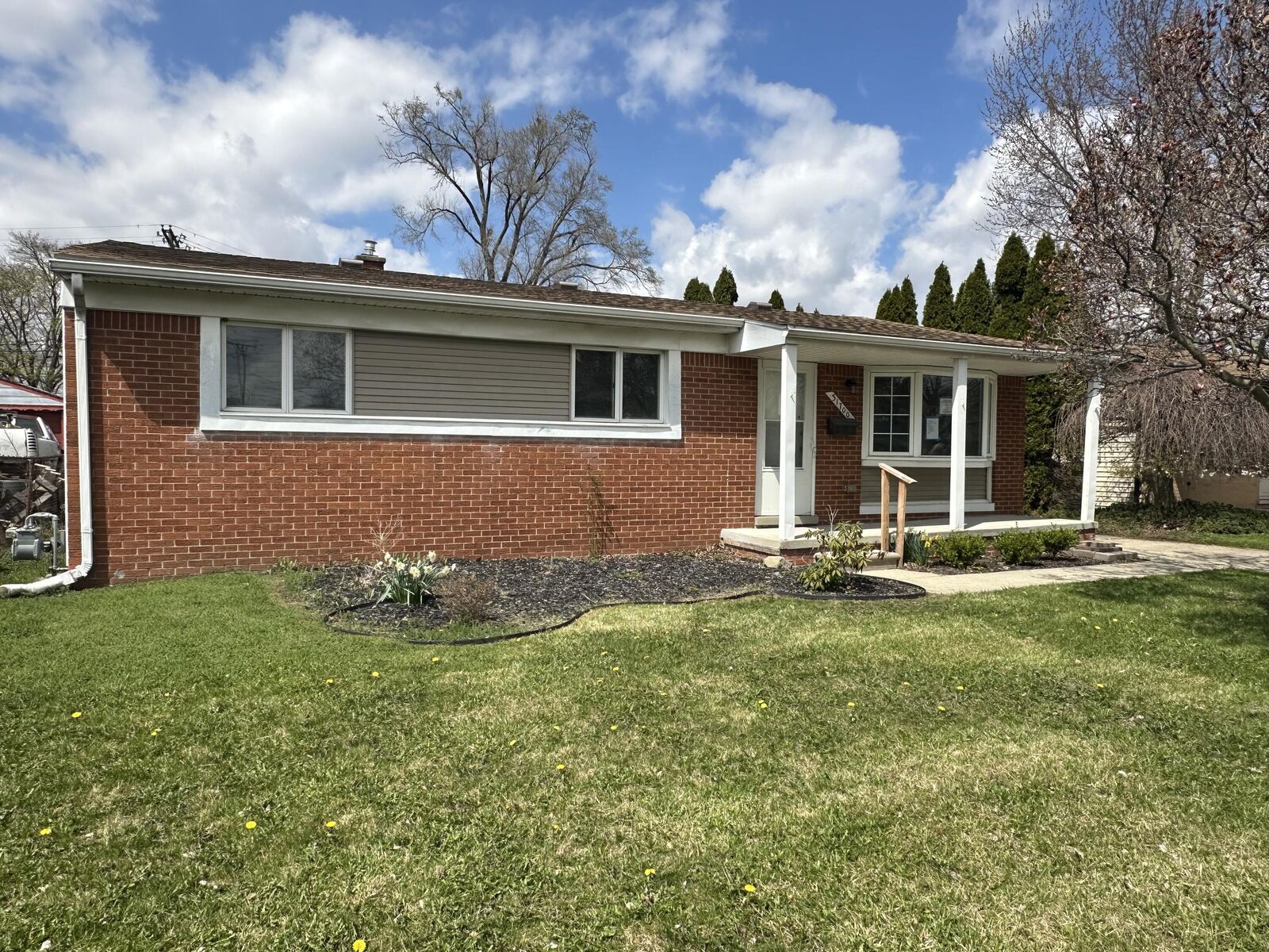 Property Photo:  31700 Lafler  MI 48173 