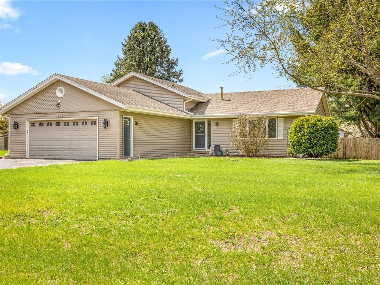 Property Photo:  