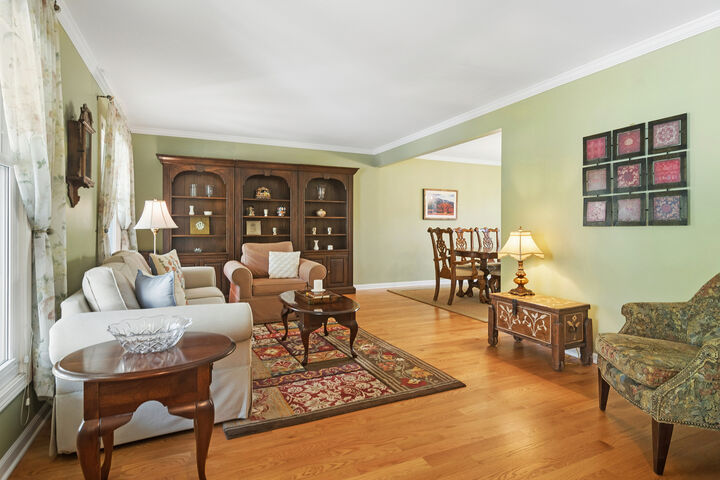 Property Photo:  719 E Hackberry Drive  IL 60004 