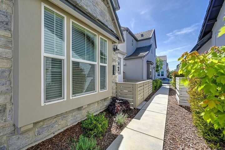 Property Photo:  2370 Macanudo Walk Avenue  CA 95818 