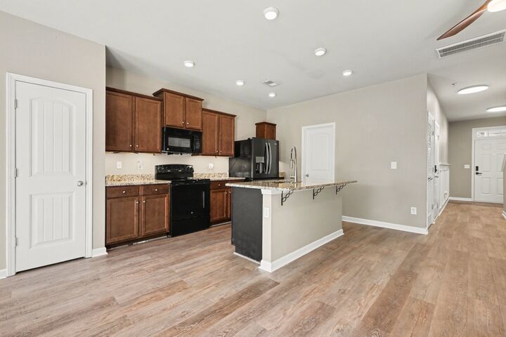 Property Photo:  4009 Cannonsgate Ln  TN 37128 