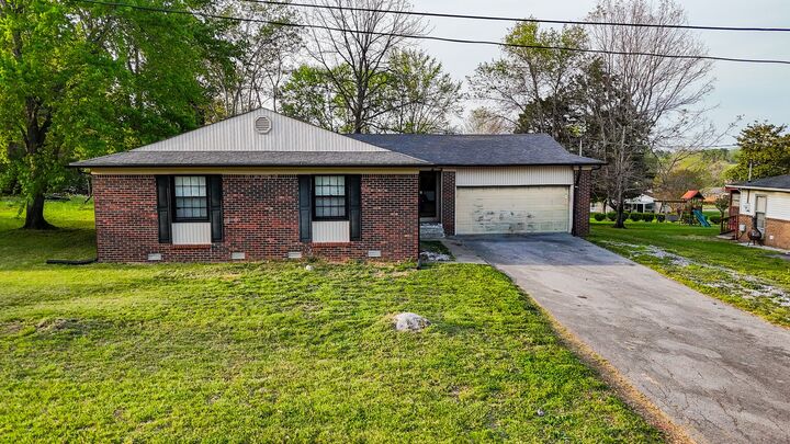 Property Photo: 206 Hilltop Dr TN 37160