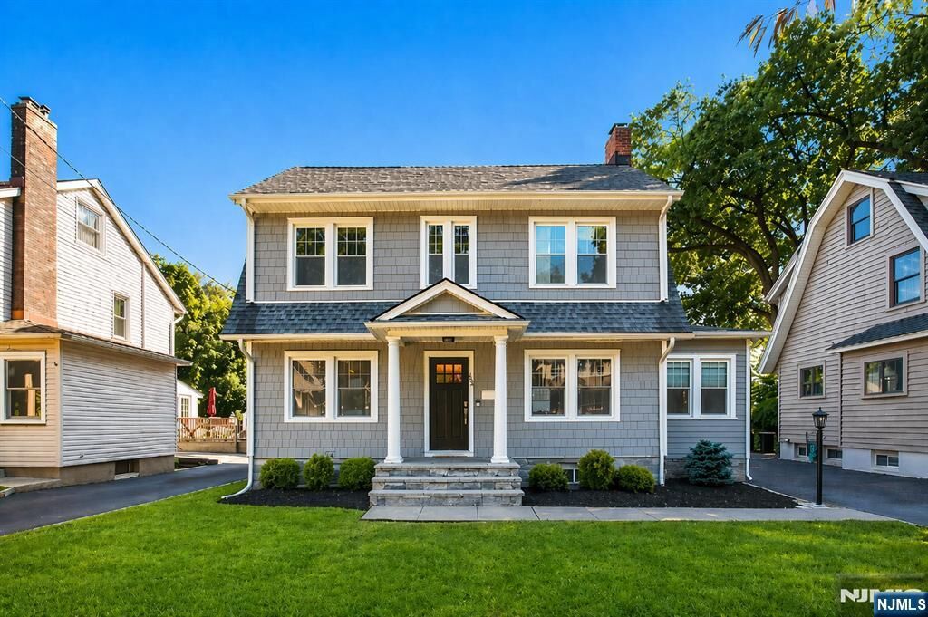 Property Photo:  33 Raymond Avenue  NJ 07110 