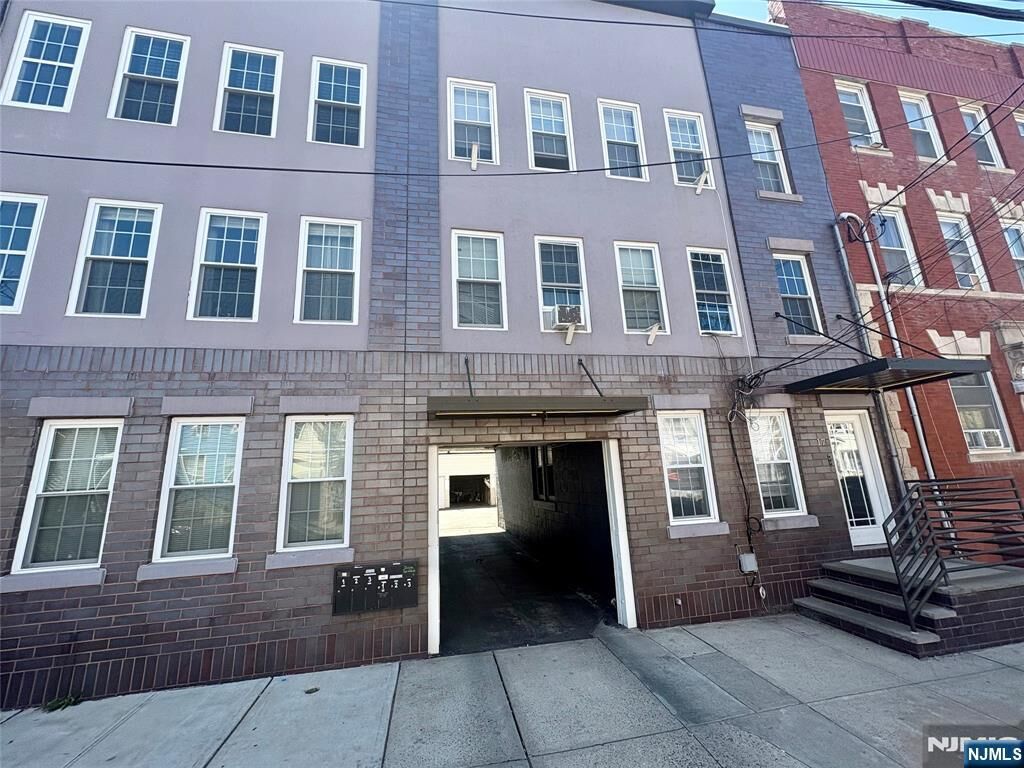 Property Photo:  17 Cleveland Avenue 2  NJ 07029 