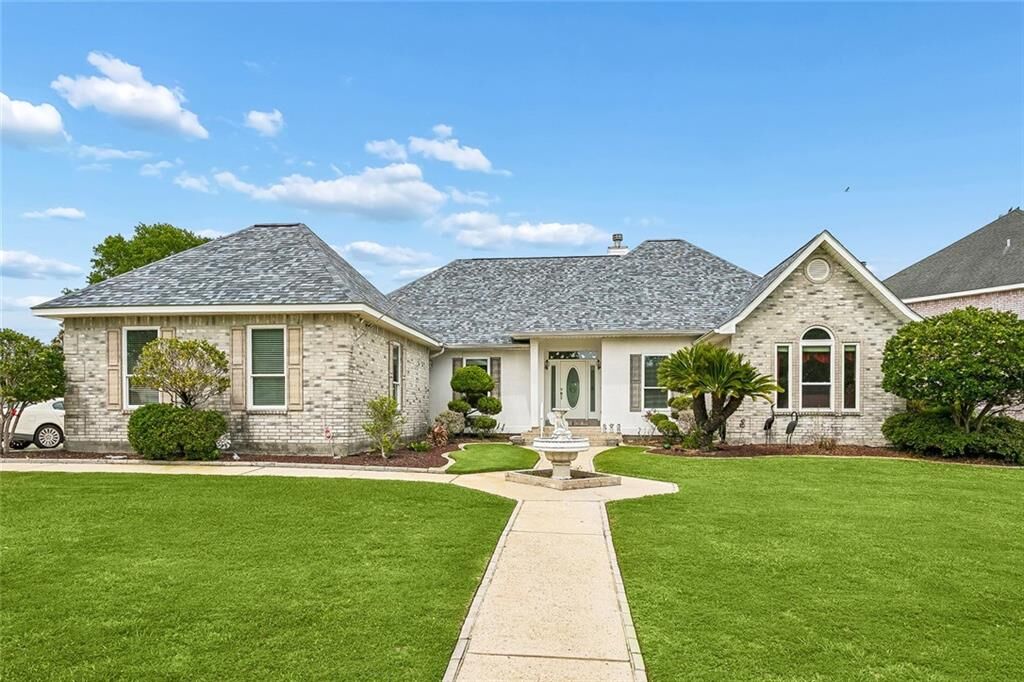 Property Photo:  303 Charles Court  LA 70458 