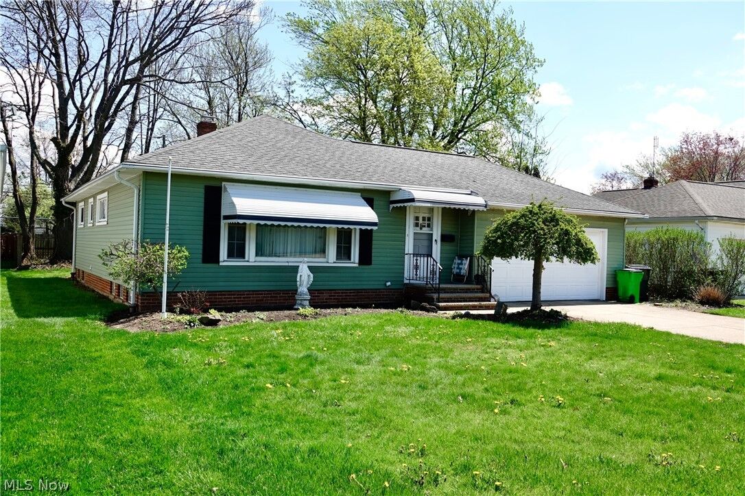 Property Photo:  1661 Chelmsford Road  OH 44124 