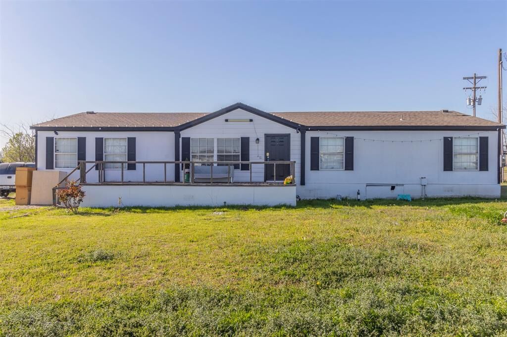 Property Photo:  230 Private Road 4906  TX 76052 