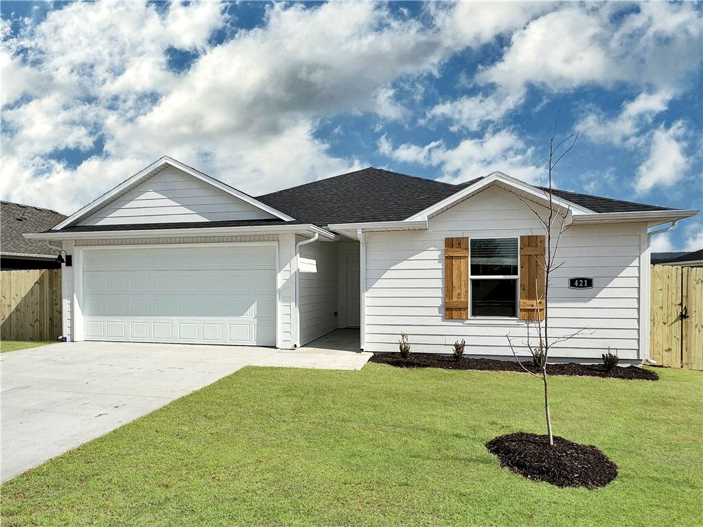 Property Photo:  520 Riggs Street  AR 72753 