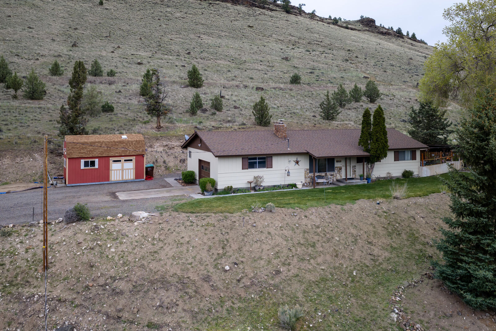 Property Photo:  2577 SE Hill Street  OR 97754 