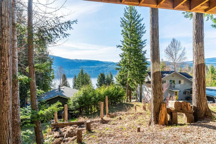 Photo de la propriété:  8698 Penwith Way  BC V0E 1M9 