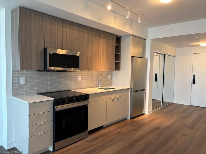 Property Photo:  2075 Lakeshore Road 1005  ON L7R 0H3 
