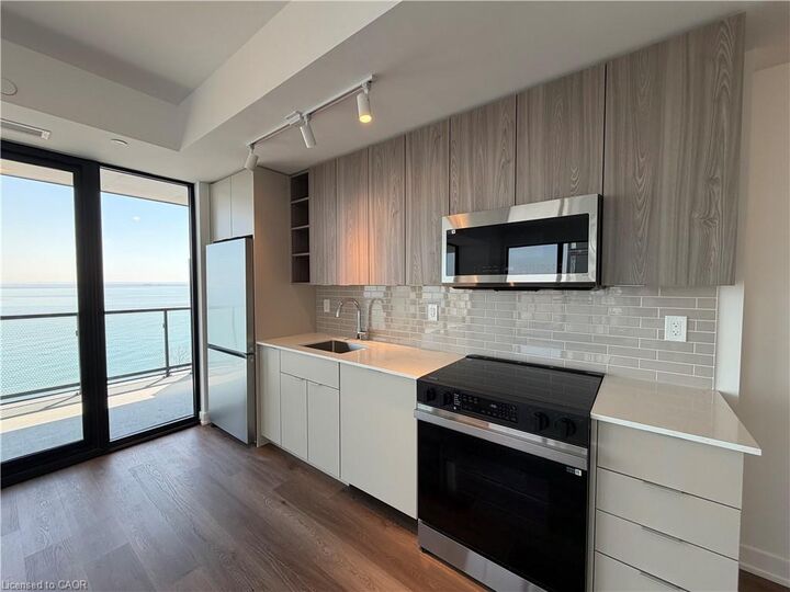 Property Photo:  2075 Lakeshore Road 1004  ON L7R 0H3 