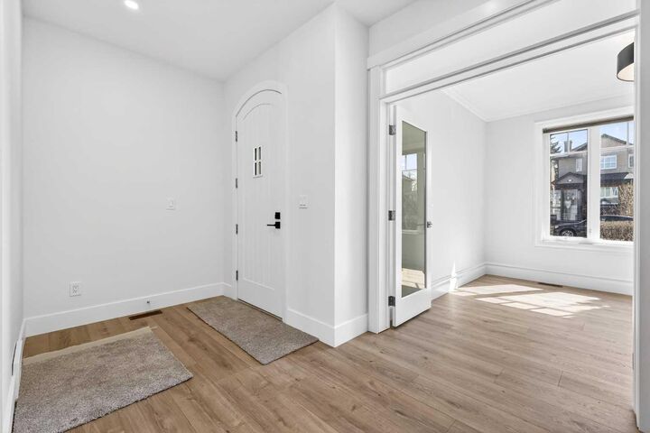 Property Photo:  2012 37 Avenue SW  AB T2T 2H5 