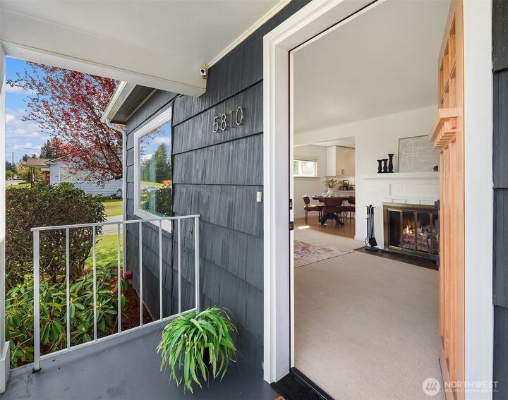 Property Photo:  5810  Commercial Avenue  WA 98203 