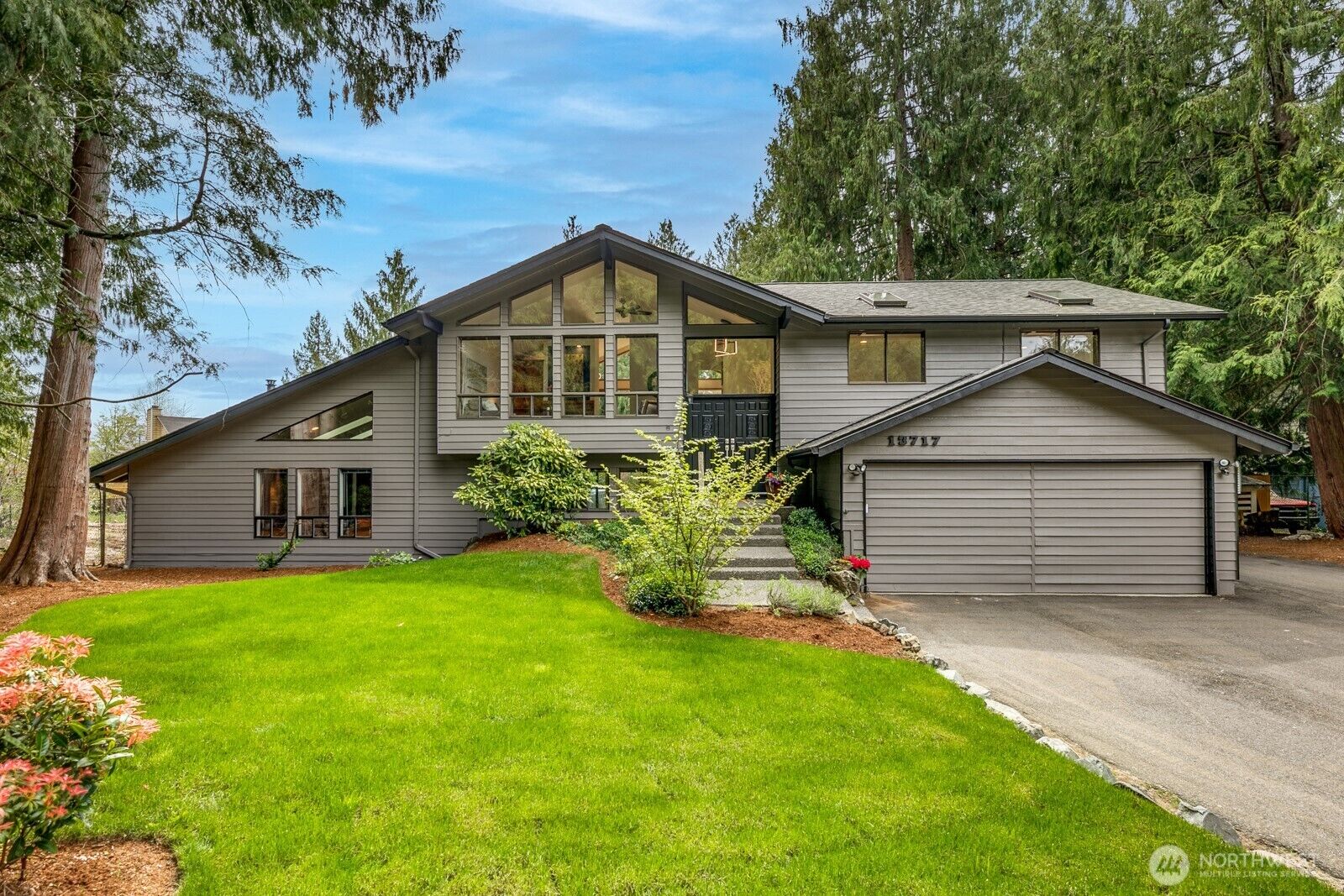 Property Photo:  13717  46th Avenue W  WA 98026 