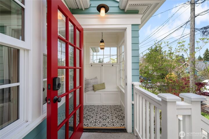 Property Photo:  609 NW 74th Street  WA 98117 