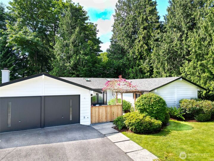 Property Photo:  9233 SE 59th Street  WA 98040 