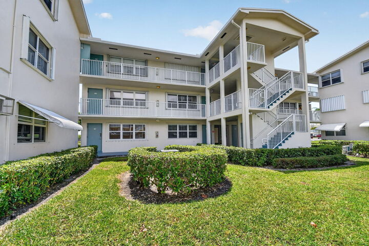 Property Photo:  370 Horizon Street E  FL 33435 