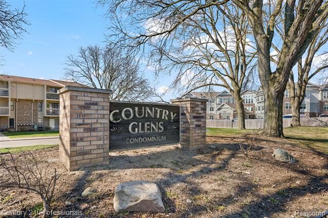 Property Photo:  30515 W 14 Mile Road 26  MI 48334 