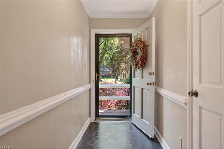 Property Photo:  1109 Cresthaven Ln  VA 23464 