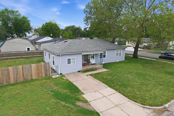 Property Photo:  817 W 34th St S  KS 67217 