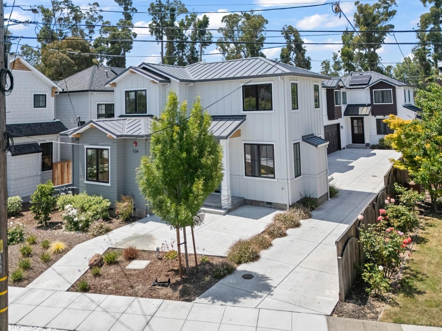 Property Photo:  739-741 Linden Avenue  CA 94010 