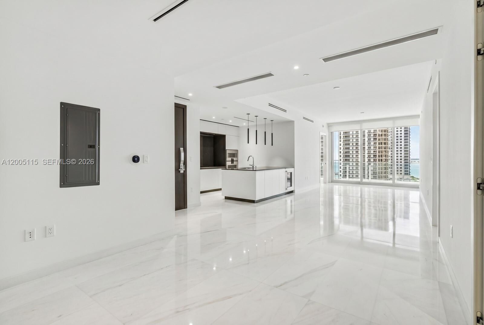 Property Photo:  300 Biscayne Blvd Way 1002  FL 33131 