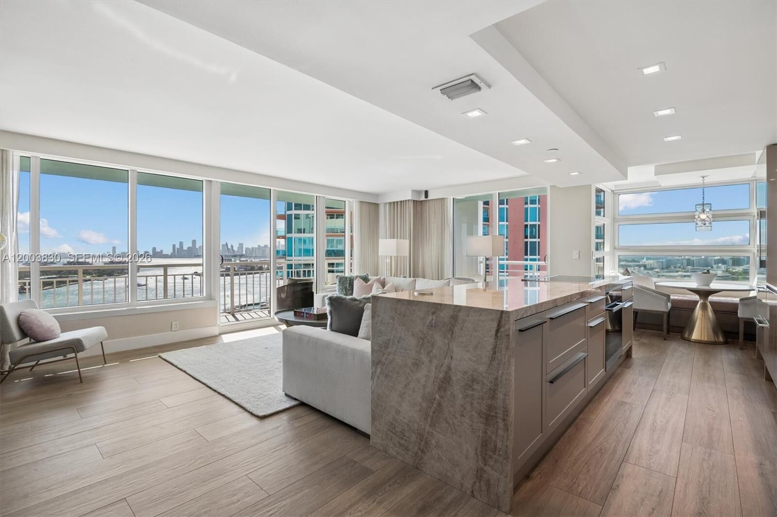 Property Photo:  400 S Pointe Dr 2309  FL 33139 