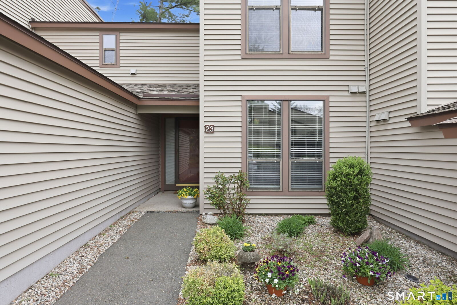 Property Photo:  23 Maple Lane 23  CT 06001 