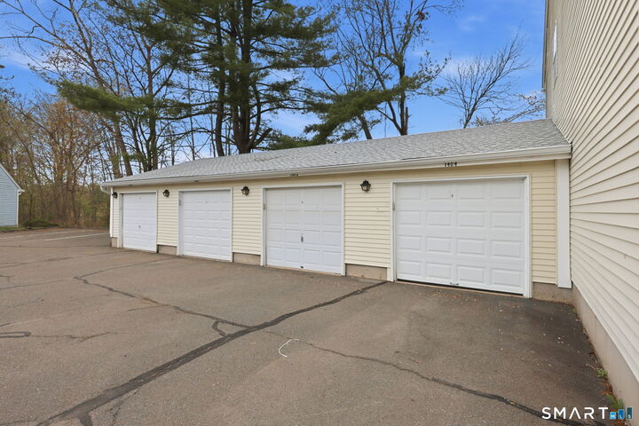 Property Photo:  1402 Sunfield Drive 1402  CT 06074 